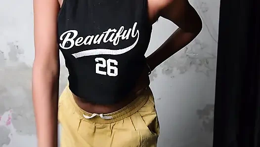 Мой школьный друг пригласил меня в свою комнату и жестко трахнул меня.