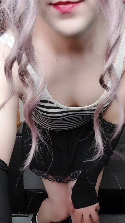 Femboy Finesse: Crossdresser Kitty's Stylish Dance Videos | Clip 1