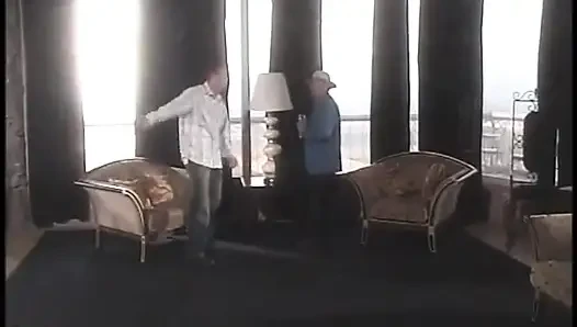 Sürtük amını emdiriyor ve sikiliyor