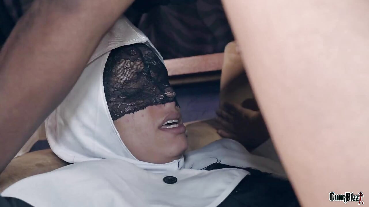 Teen nonne-creampie-gangbang