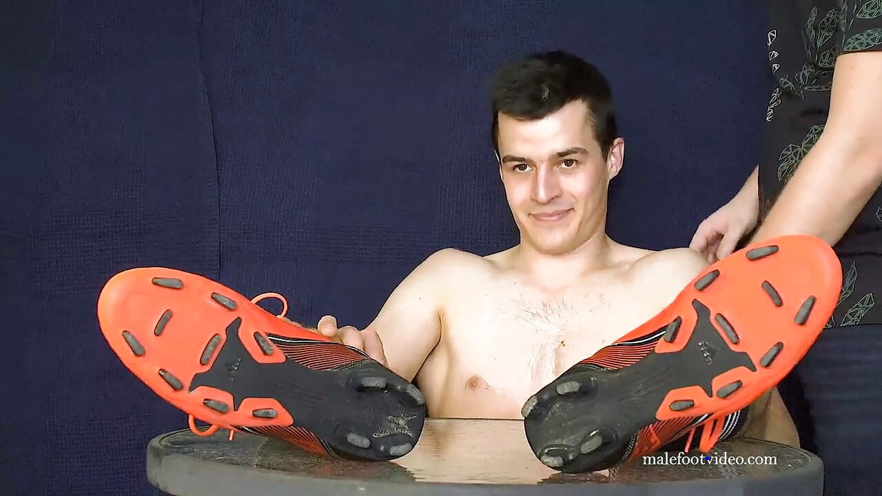 Crown of Victory: Bound Beneath Young Footballer Kupen’s Winning Soles