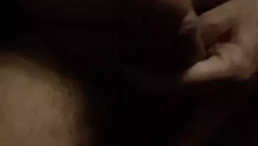 Mastürbasyon yapıyor ve rol yapan bir adamı bekliyorum