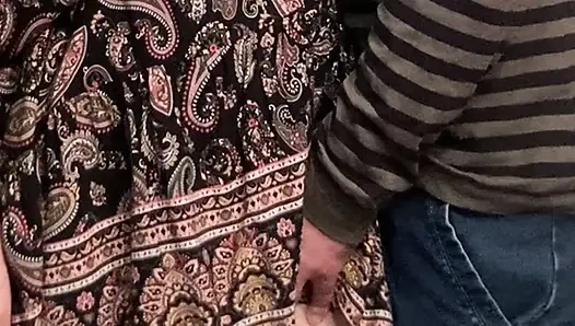 Мой бойфренд позволил извращенецу помастурбировать мне в метро