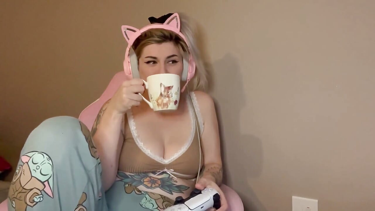 Gamer Girl Chatting in Her Comfy Clothes