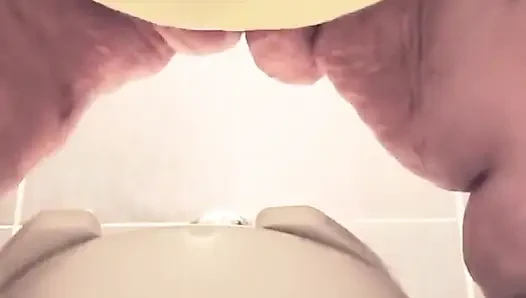 U kann deine muschi im öffentlichen badezimmer abholen