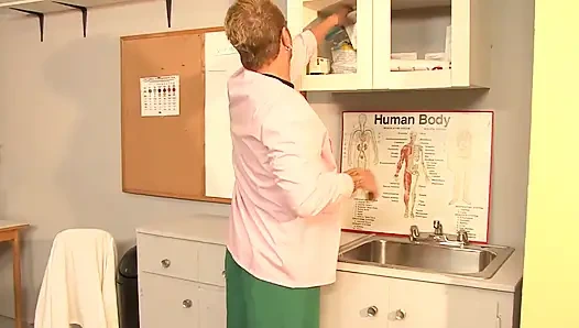 5 scenes - Horny MILF 4 - Full movie / over 100 min