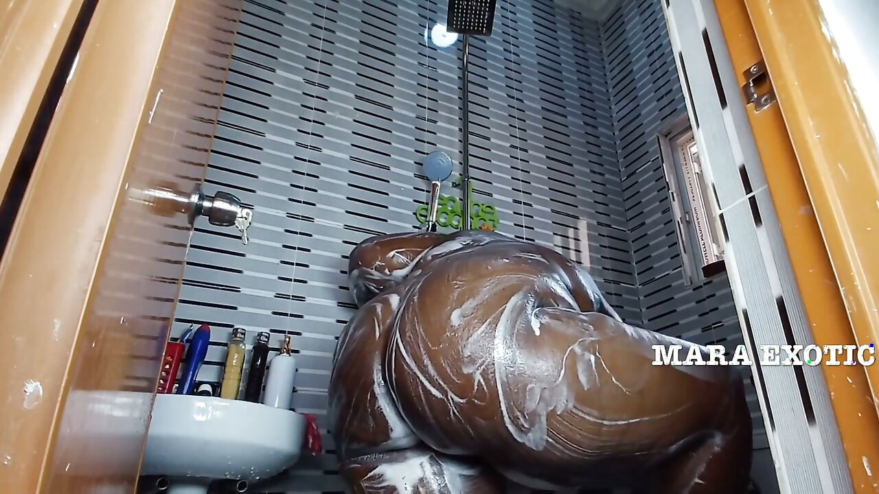 Shower Time with Fat Onion Booty MILF - Mara Exotic