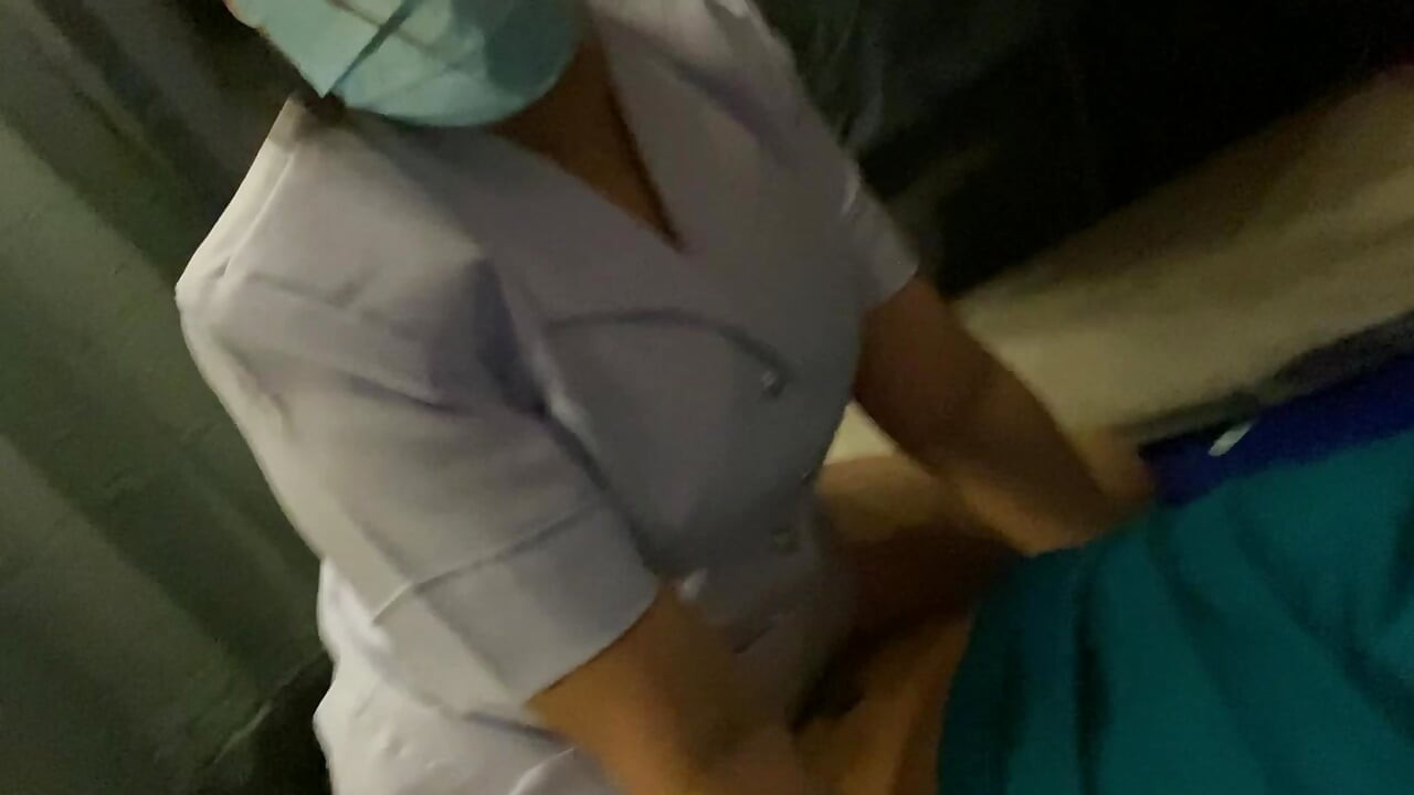 পাশের ঘরে বন্ধু থাকায় বাড়িতে সেক্স করতে গিয়ে কোনো আওয়াজ করতে পারিনি।