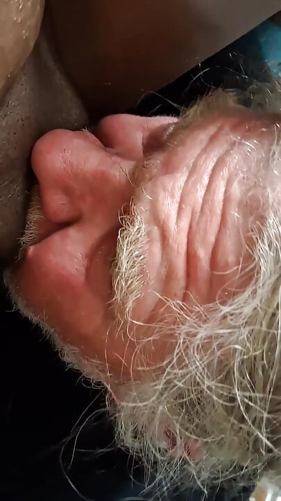 10 minuter av ansiktet ger 8 minuter sperma