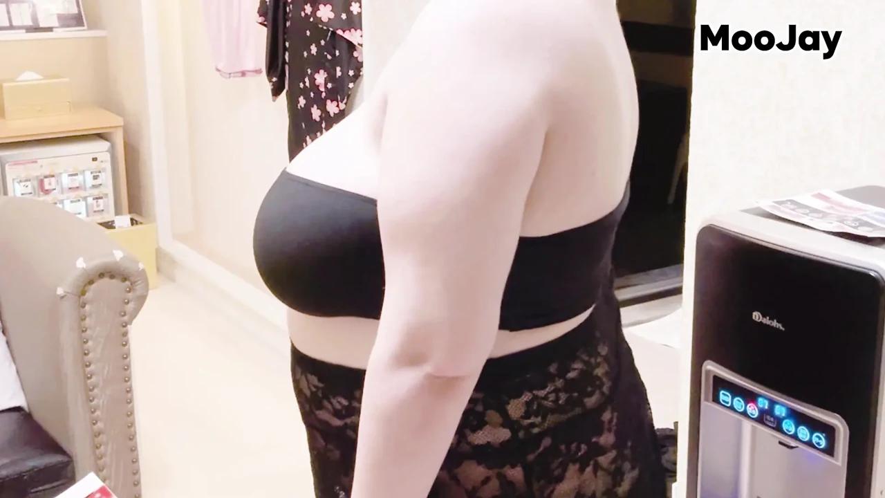 BBW Big Tits Roleplay POV Roommate needs Advice Can you Trick her to Show More?