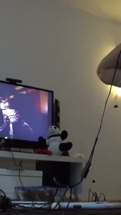 자매와 함께 새로운 Playstation 4 Vr에서 공포 게임하기 | 클립 1