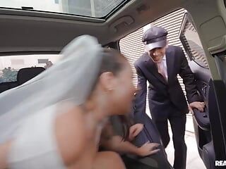 Chauffeur se folla a la novia - reality kings