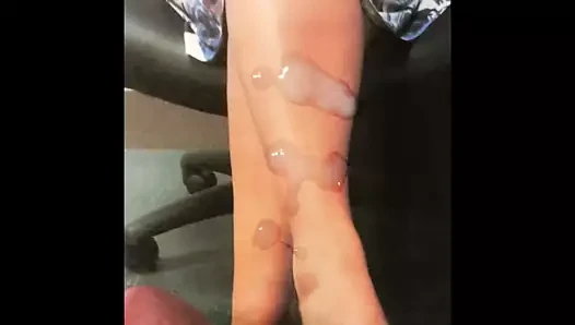 Crossed legs cum tribute