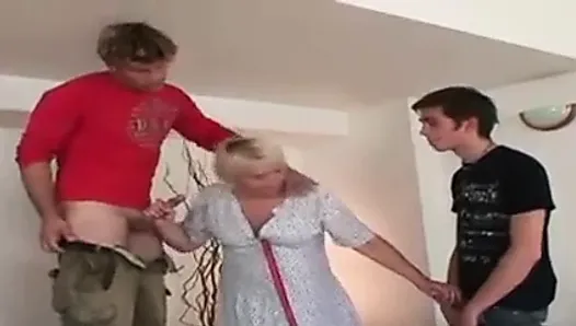 Papa - Granny gets fucked by a couple of guys