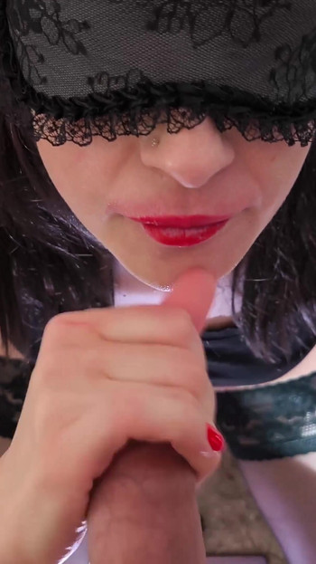 Spannender moment von "Ehefrau gibt ihrer freundin zum ersten mal einen blowjob vor ihrem ehemann. Teil 1. Ep 1222"