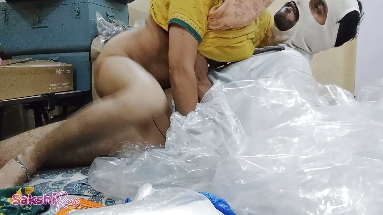 Owner ke Ladke ne maid bulayi chudne ko Mast Choda uski chut par do baar lund chadaya
