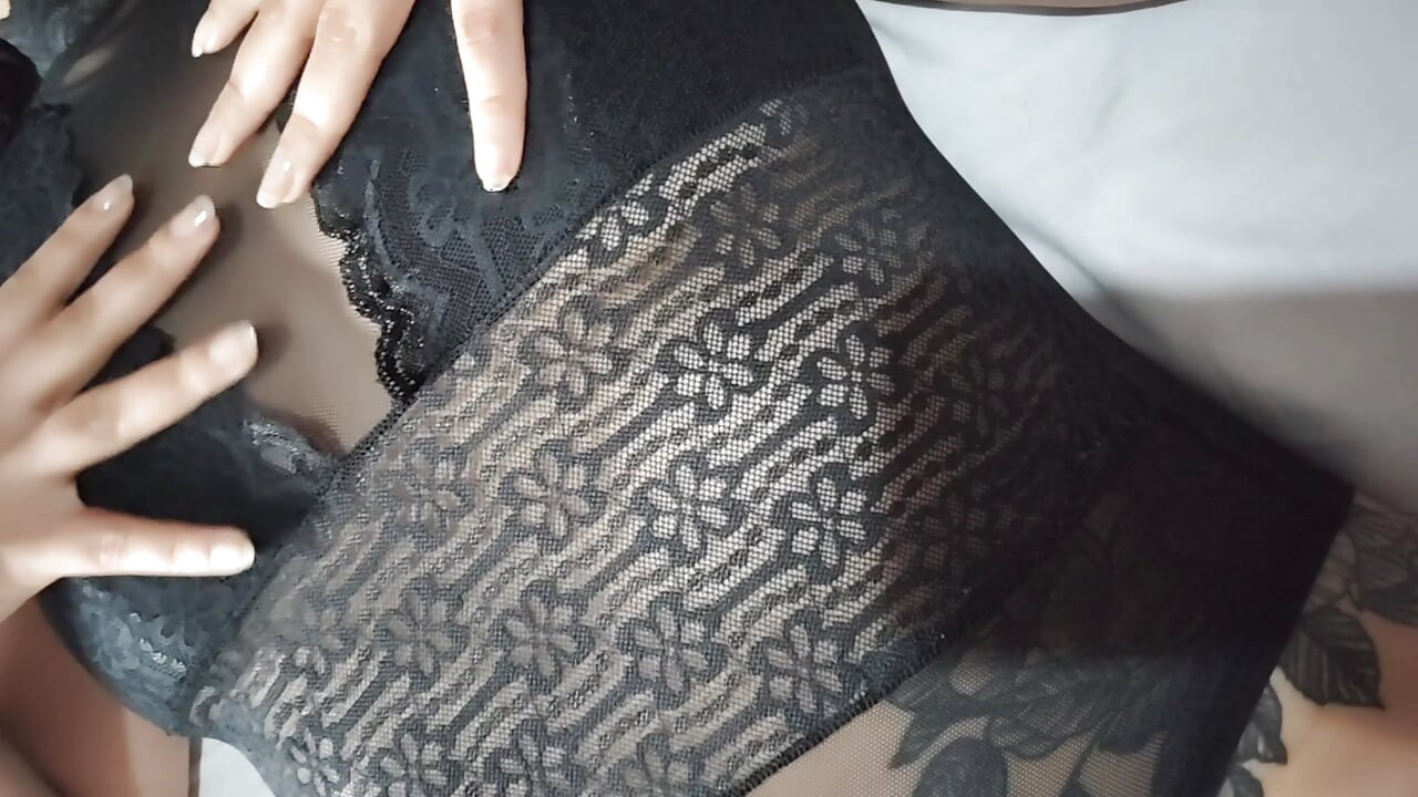 Goth girl shows off her perfect body