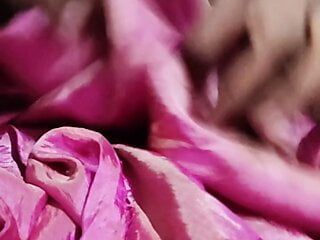 Sfregamento di testa di cazzo con salwar setoso satinato rosa del vicino india (40)