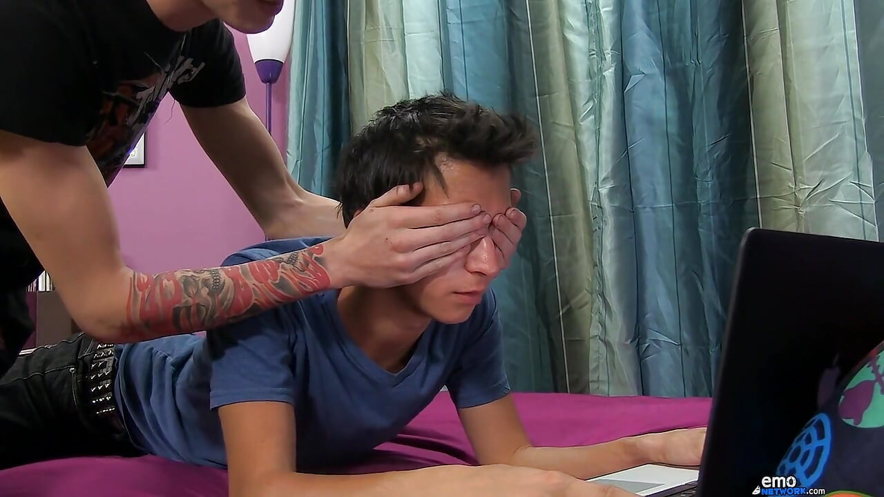 Grubo jebanje od emo Chrisa