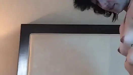 Супер сексуальная миниатюрная татуированная тинка сосет член - подборка 2