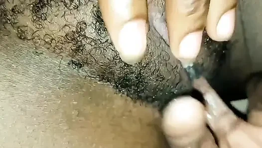 Parmaklanıyor olmayı seviyor