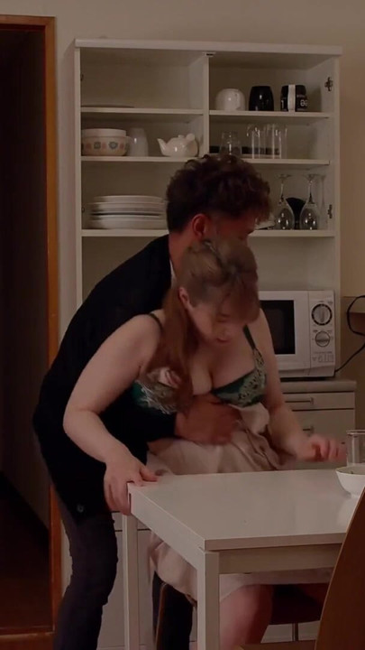 Chinami - Je suis désolé... Je baise son beau-père pendant ses jours les plus fertiles... | Clip 1