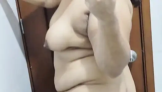 Dan jika Anda menemaniku untuk mandi, tangan Anda hilang