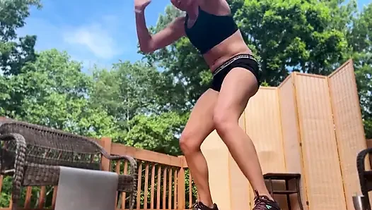 Сколько Burpees Может сделать Lora Cross