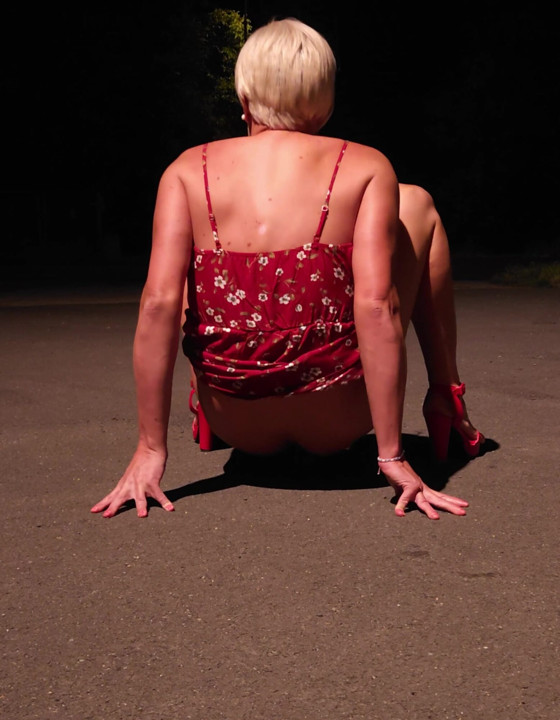 Sissy fucks her ass outside. PART 2