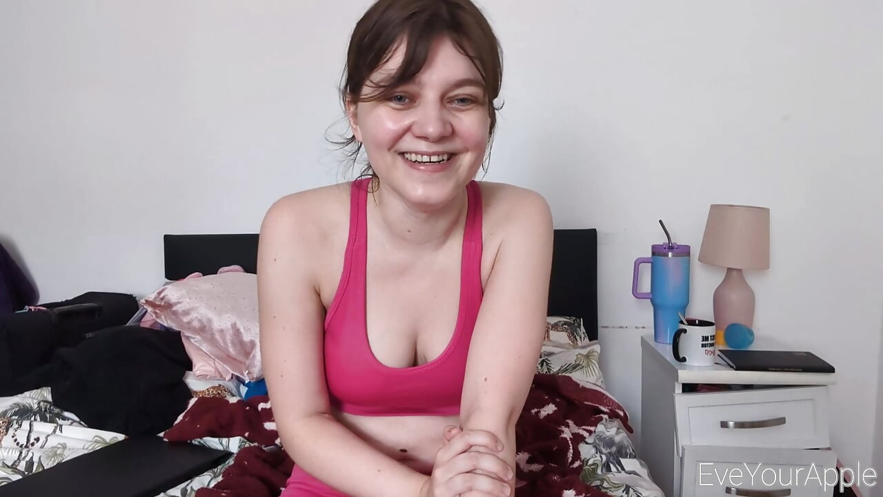 Cute Gym Girl Eve Catches You Up On Life