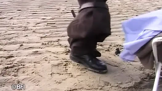 Xkiss - mc lagi ngentot di pantai, bagian 4