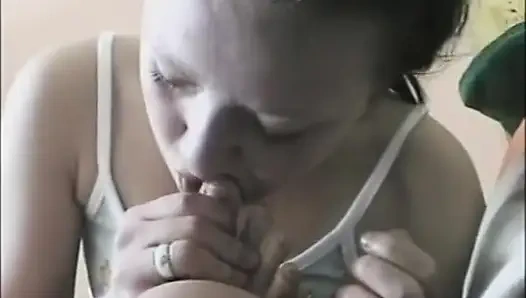 Brunette merasa sensual