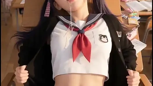 Cosplay siswi sekolah (+18) anime, saat istirahat dia merasa nafsu