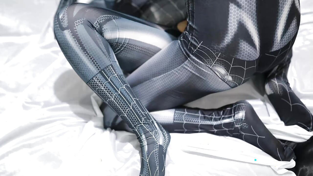 COSTUM DE SPIDER-MAN ÎN TIMP CE SE DISTREAZĂ CU CEL MAI RECENT BOKEP INDONEZIAN