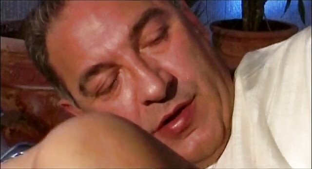 A blonde gives a juicy blowjob to an old but always filth Roberto Malone