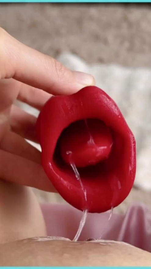 OMG!!!THIS PUSSY LICKER TOY EAT MY WET HORNY PUSSY | Clip 1