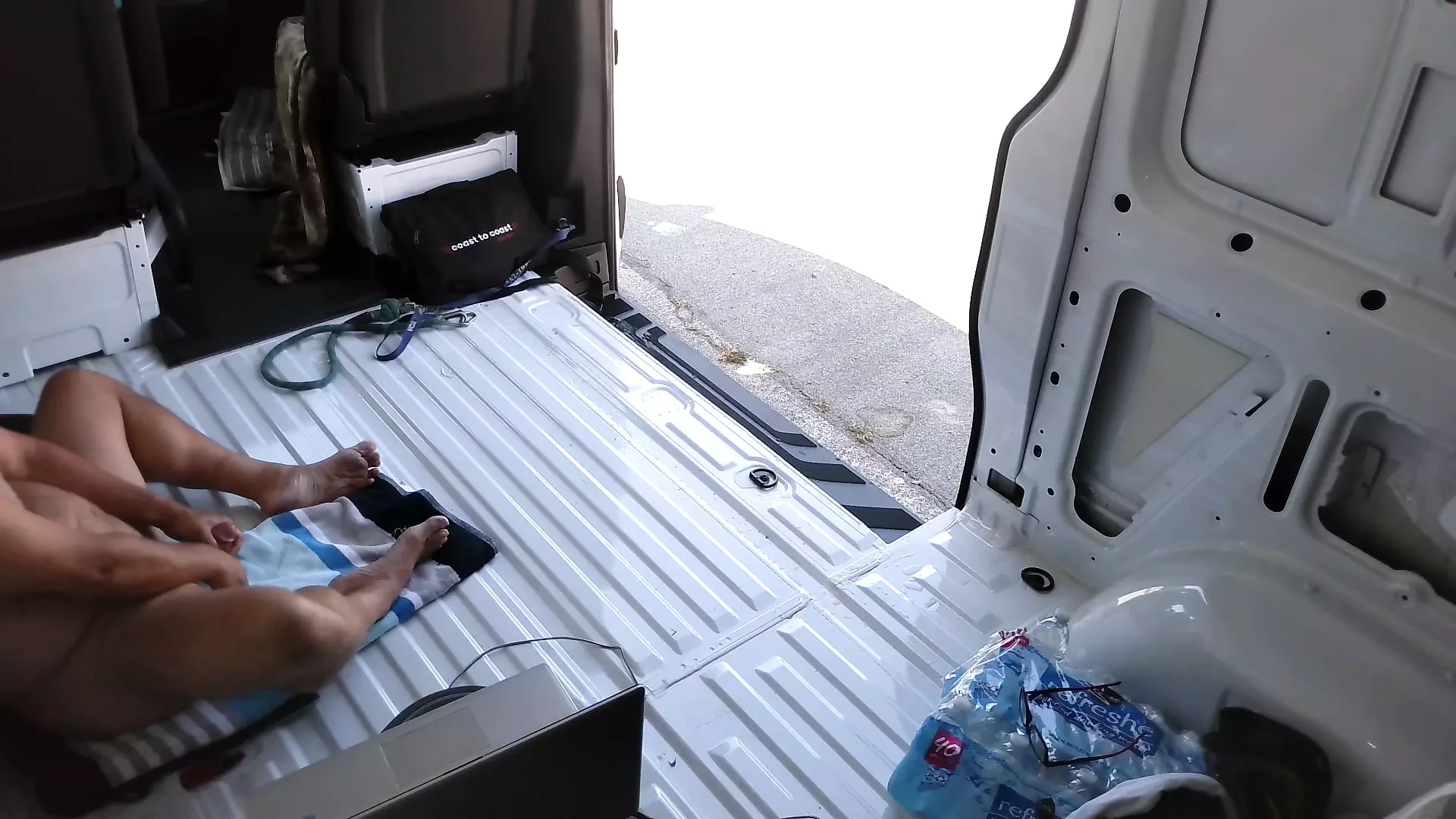 Leleplezés egy nyilvános parkban
