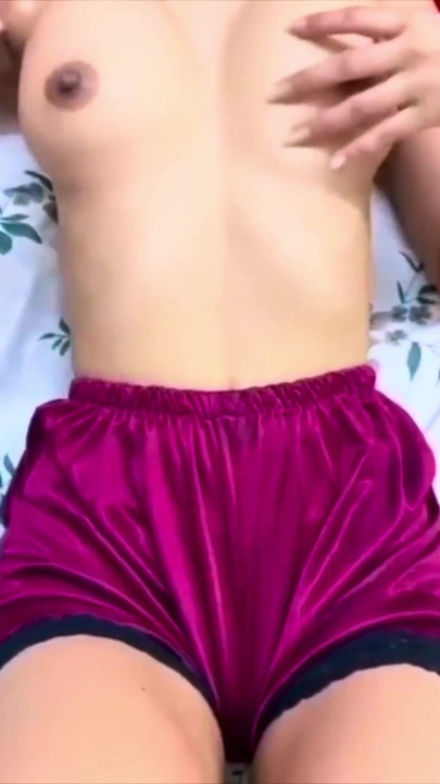 Cuộc Gọi Video Riêng Tư Đêm Khuya