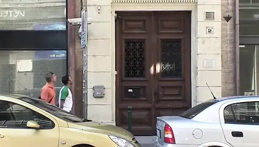 Kleine orgie für zwei paare, die einen heißen vierer auf die beine haben