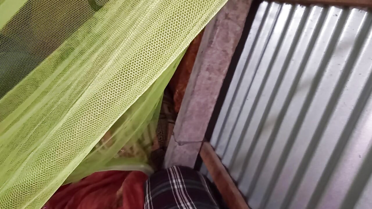 Adik tiri berkongsi katil dengan abang tiri yang jael