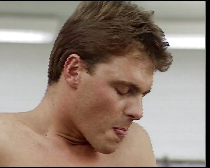 嫌なドイツ女が激しいグループアクションでDPされる