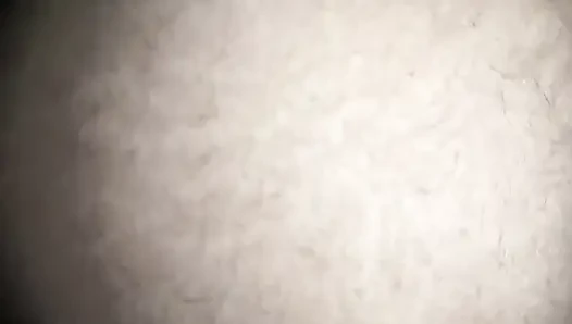 Hintli kadın ışıkları söndürerek seks yapıyor