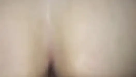 Aku nyuruh tetanggaku ngasih aku sepatu botnya