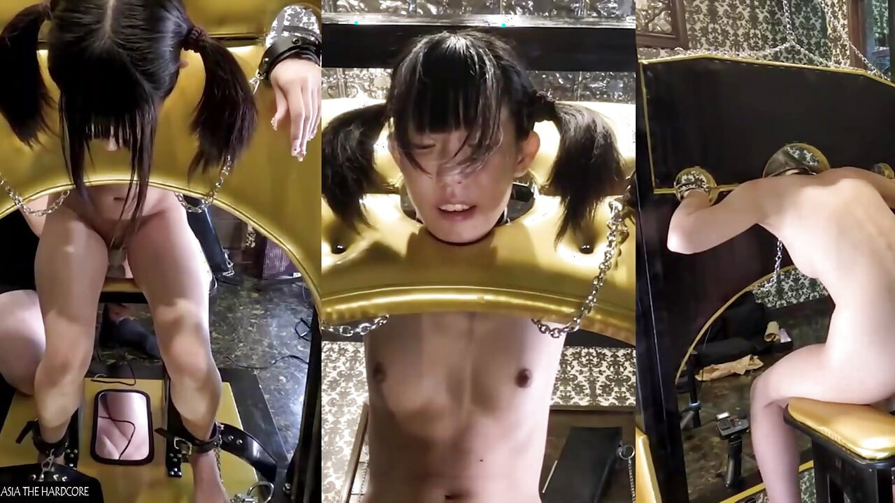 スリムなコスプレイヤーのデビュービデオ撮影