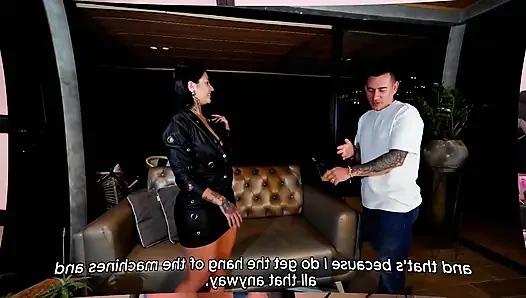 Artis Tato Pecandu Seks Meniduri Kliennya Di Sofa Studio Dan Menelan Susunya