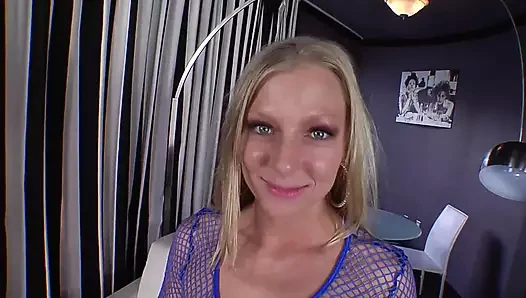 Sadece yasal Britney Brooks hafif saçlı bir sürtük onu alıyor