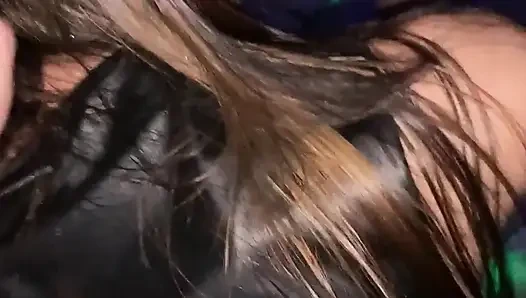 Gece kulübünde sevimli bir kızla sert seks