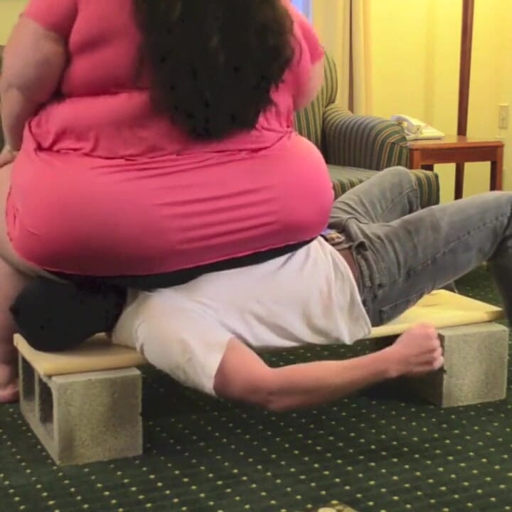 Luna v růžové tabuli smash