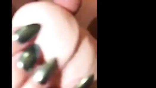 Шлюшка обожает большие члены и сперму