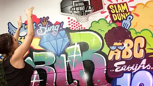 Als Die Beiden Schlampen Anfangen, Sich Gegenseitig Zu Lecken, Betritt Der Schiedsrichter Das Lager